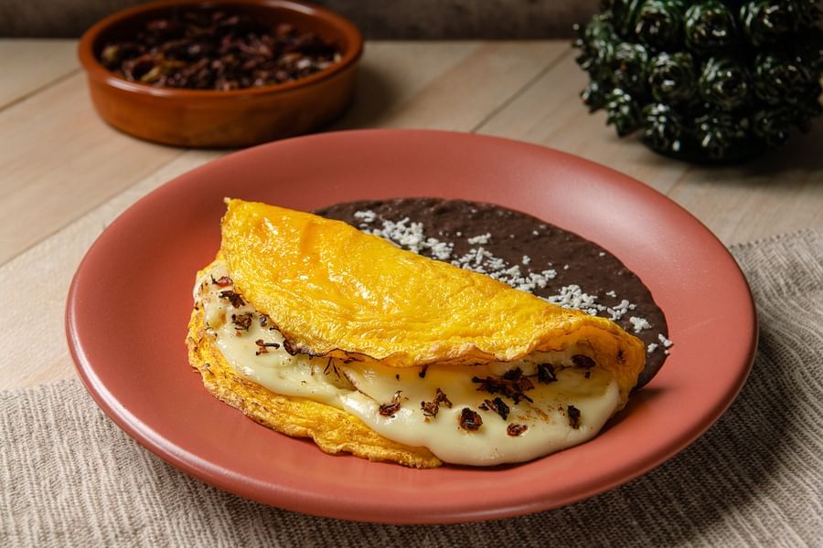 Plato de cachapa servido en Tita Comedor Mexicano de Fiesta Inn