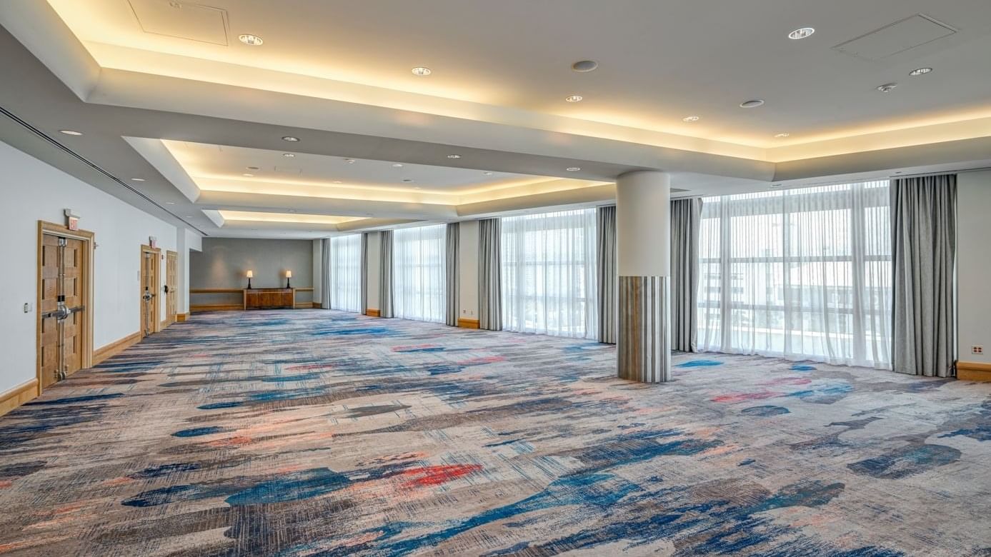 Dozens Of Expansive Breakout Rooms From 600 SF+