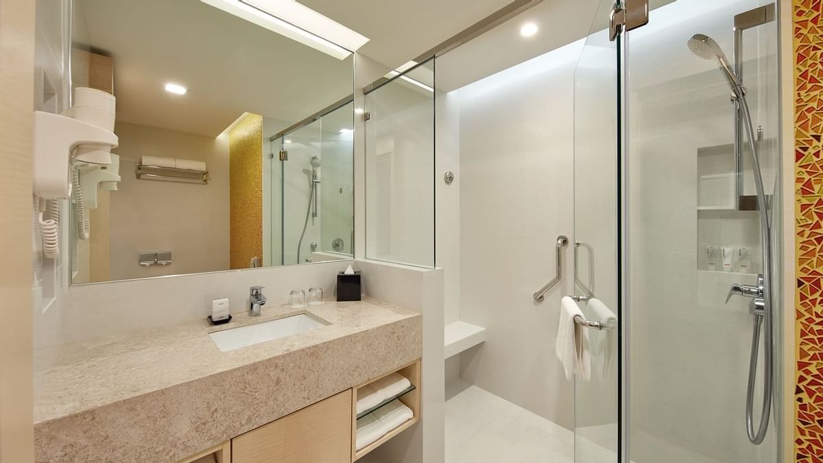 Bathroom shower & vanity in Deluxe Room at Sunway Hotel Pyramid