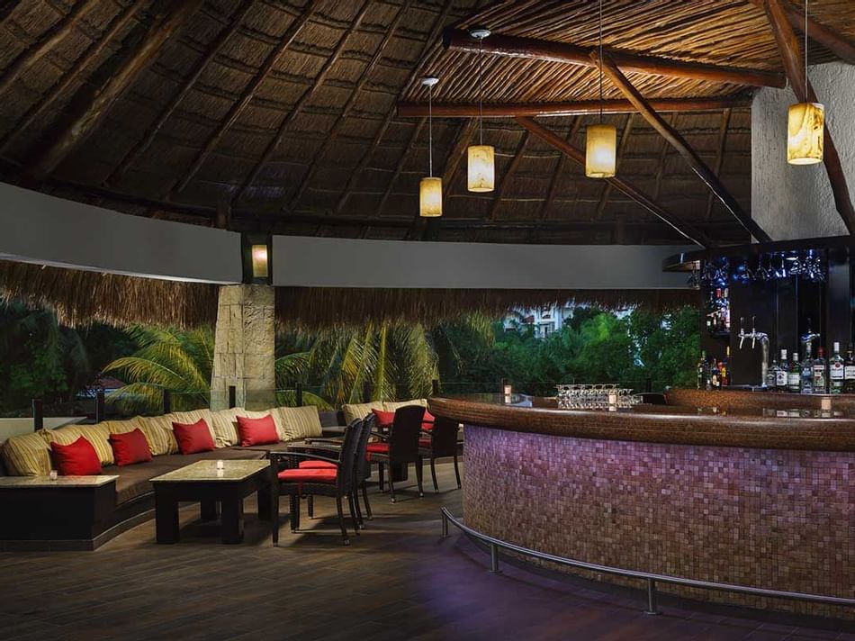 Lounge area in PAPO's bar at The Reef Playacar