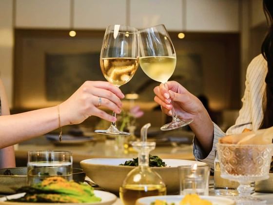 drinks and dining near the moderne hotel nyc