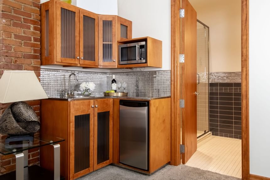 Kitchenette in King Superior Refresh at Retro Suites Hotel
