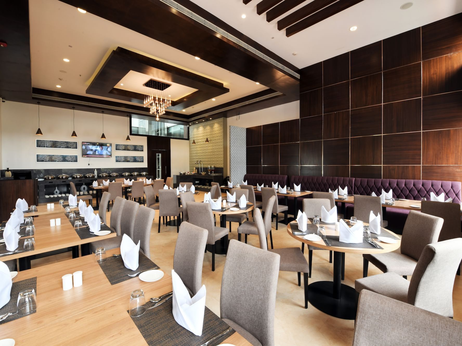 Modern dining area with cozy chairs in The Glass House at Eastin Easy Vita