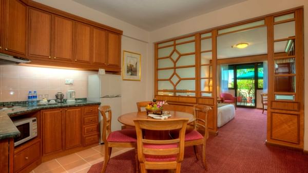 Executive Suite Kitchen and dining table