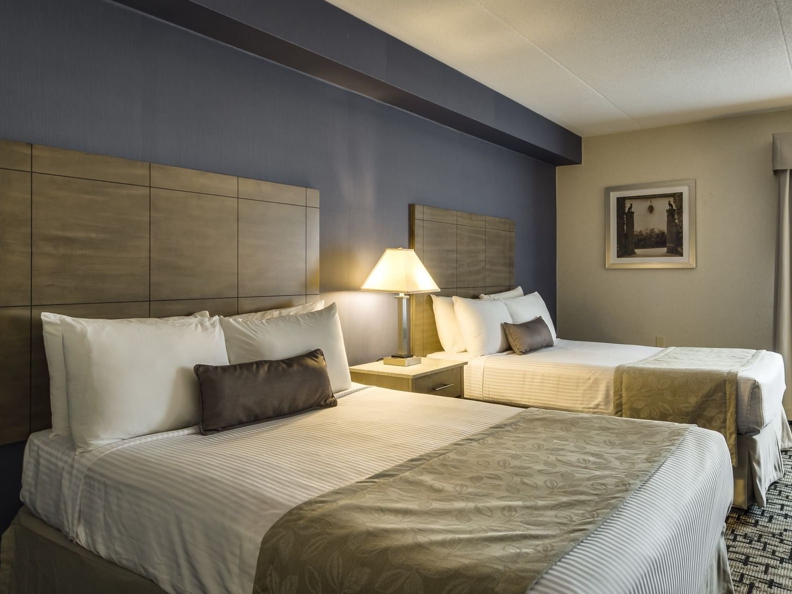 Two Queen Beds - Monte Carlo Inns Oakville Suites