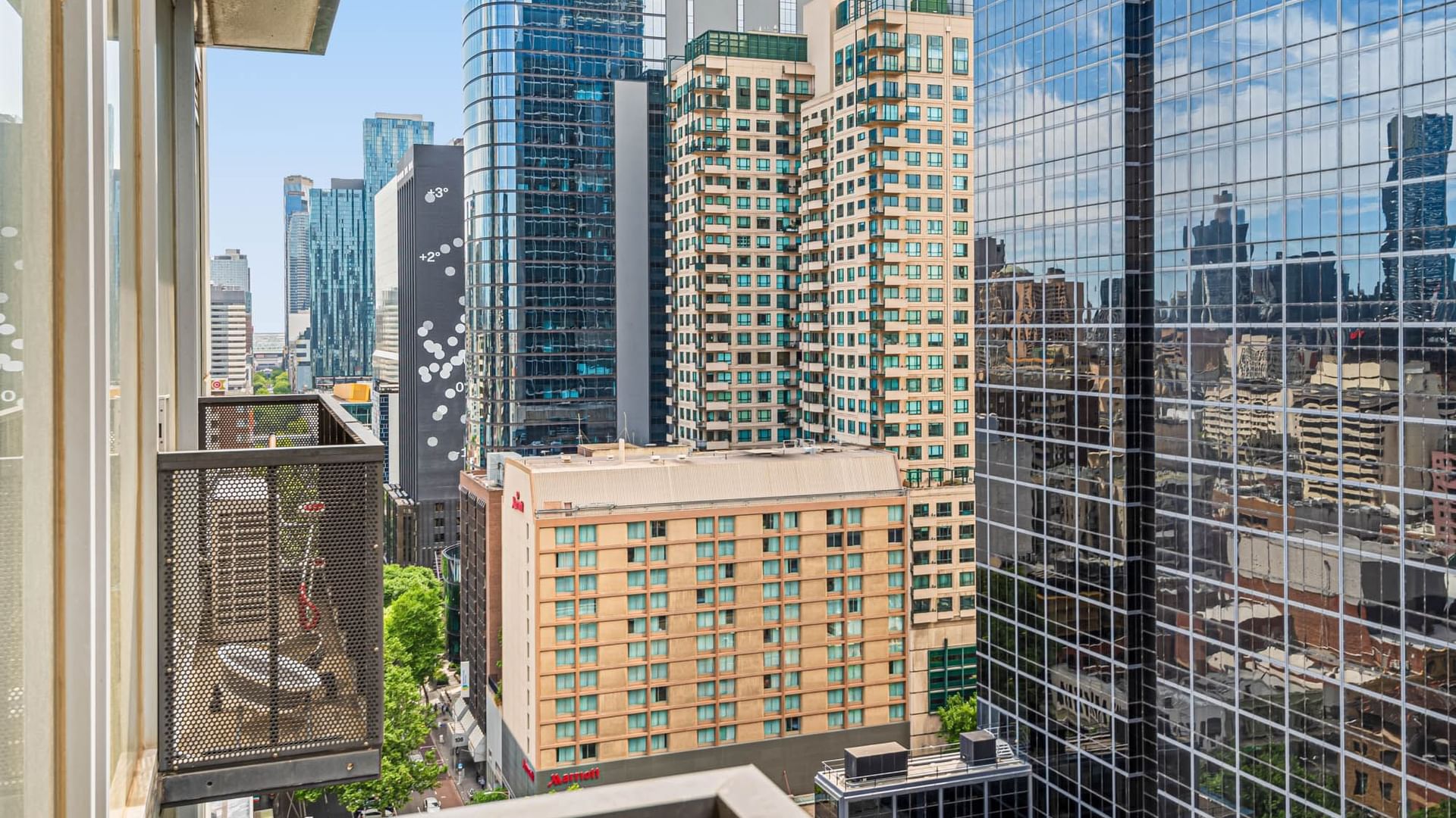 Lonsdale 2 Bed Large Balcony