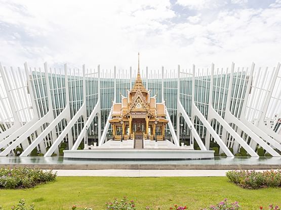 Exterior view of Rangsit University near Hop Inn Hotel