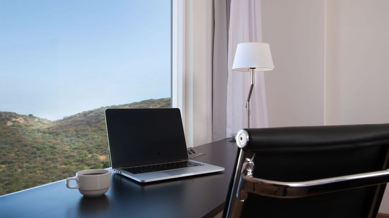 158819909_Working Desk_5616x3744_