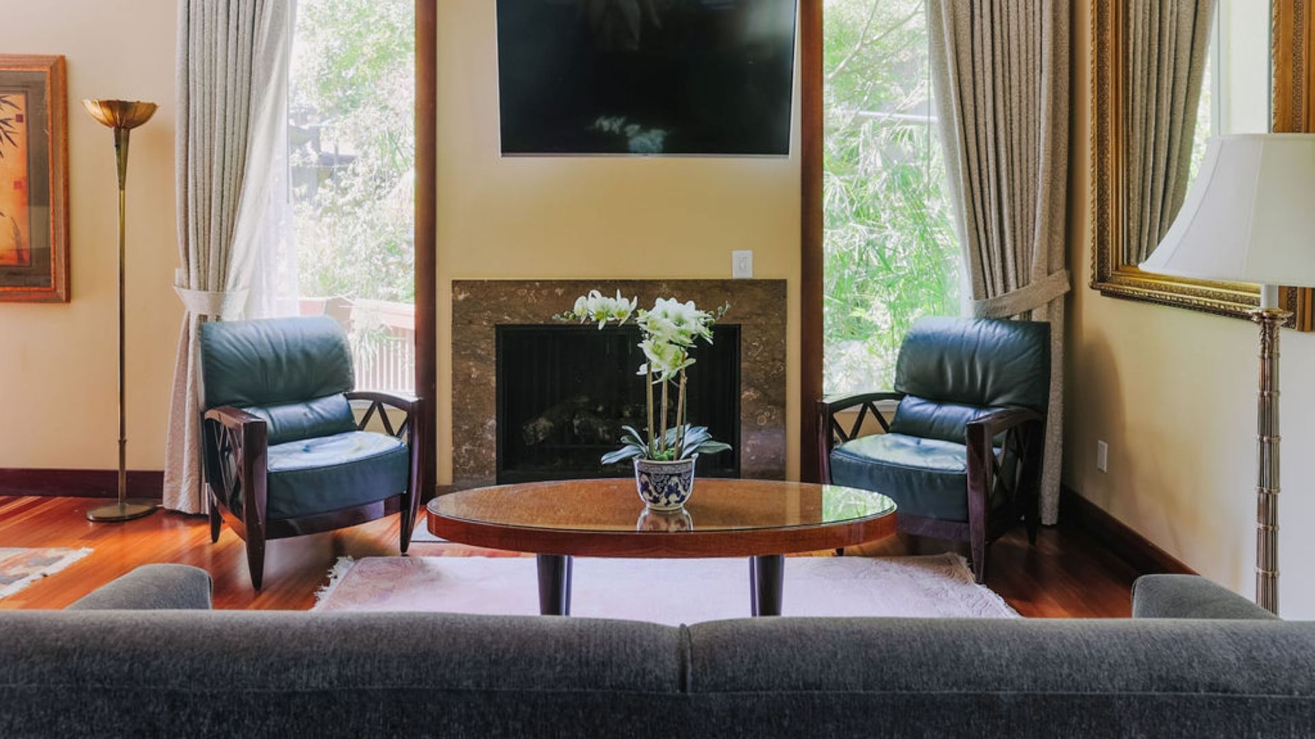 Lounge area in Fountain Signature Suite at Dinah's Garden Hotel
