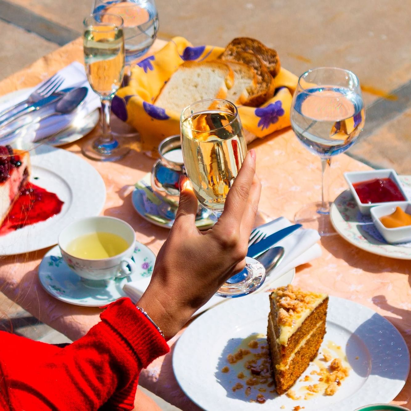 Cakes and champagne served in Las Cumbres at DOT Hotels 