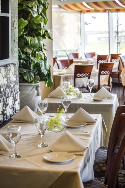 Dining tables at Monte Carlo Inn Vaughan Suites