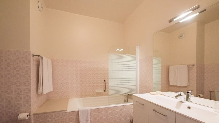 Interior of Bathroom in Gewurztraminer at Le Kastelberg