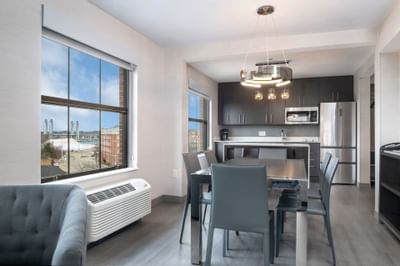 Kitchenette & dining area in a room at Portsmouth Collection