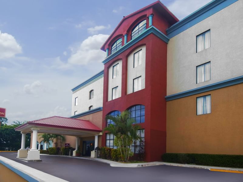 Exterior view of the entrance to the Fiesta Inn Poza Rica