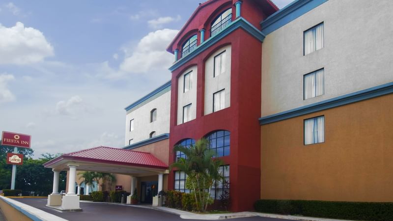 Exterior view of FI Poza Rica façade