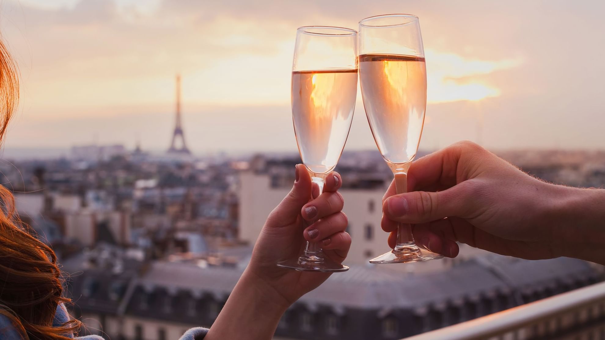 Lovers drinking a glass of champagne in front of the Effel tower at Hôtel Westminster - Paris