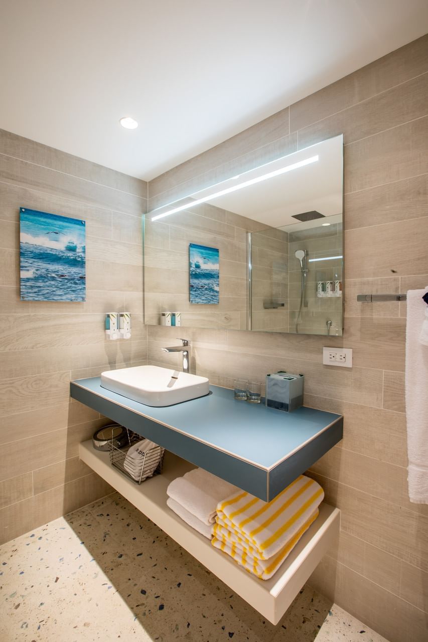 Sink with vanity mirrors & amenities in Manor Studio at Amsterdam Manor Beach Resort