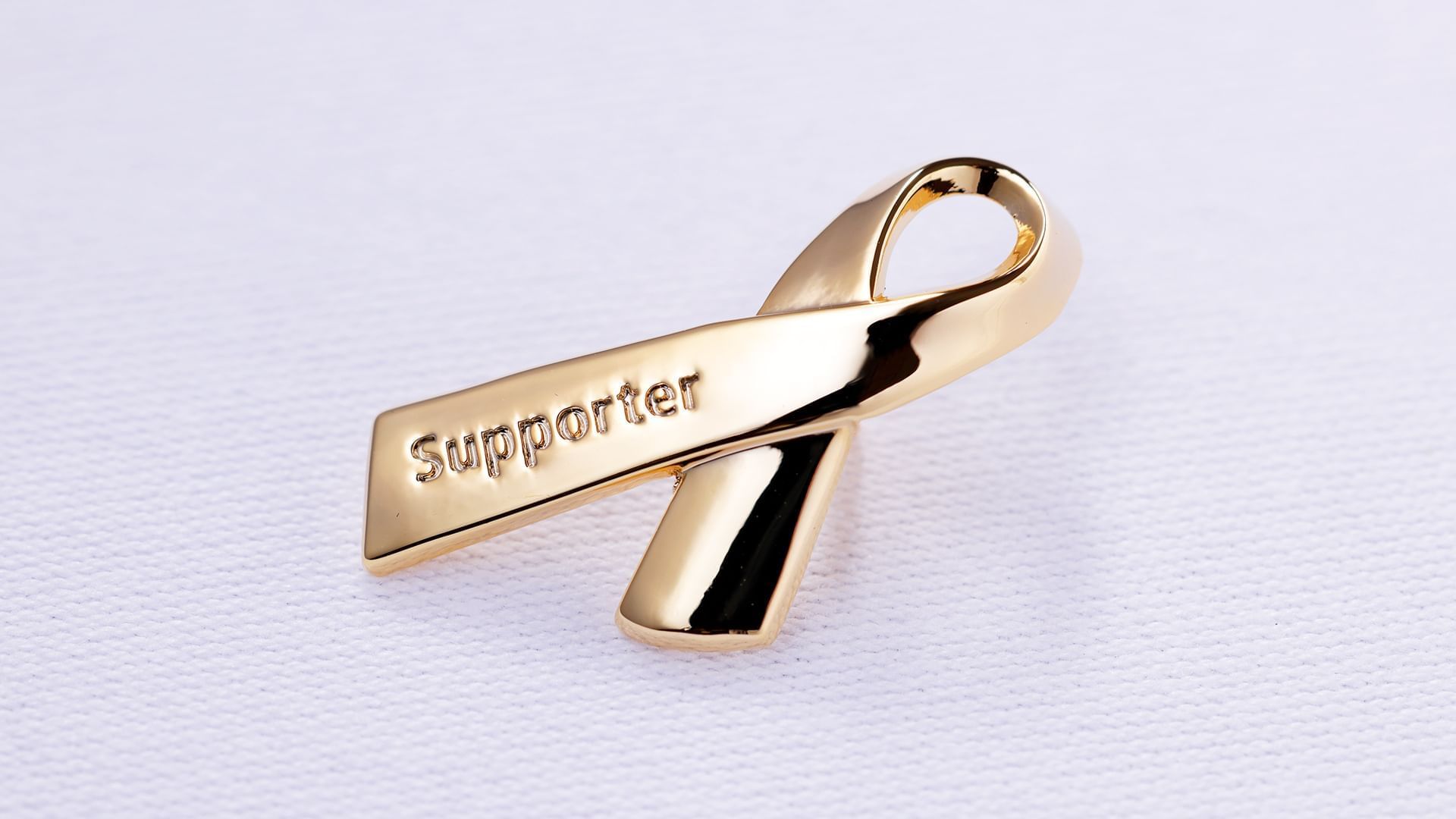 【Aimerさん着用】MARC JACOBS ゴールド リボン　バ ングル Aimerさん着用】MARC JACOBS ゴールド リボン バ ングル