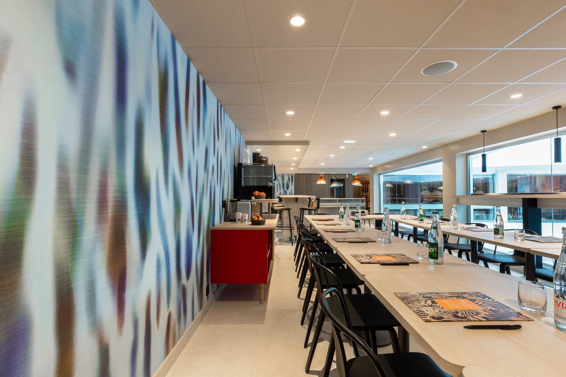 Table de réunion bien arrangée, Oceania Paris Porte de Versailles