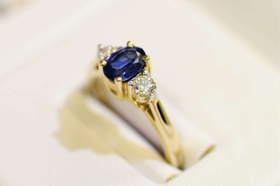 blue sapphire wedding ring