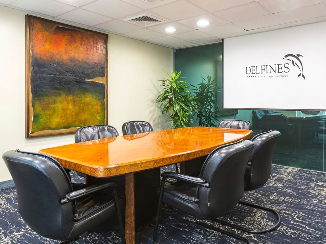 Business Center with a desk and chairs at Delfines Hotel