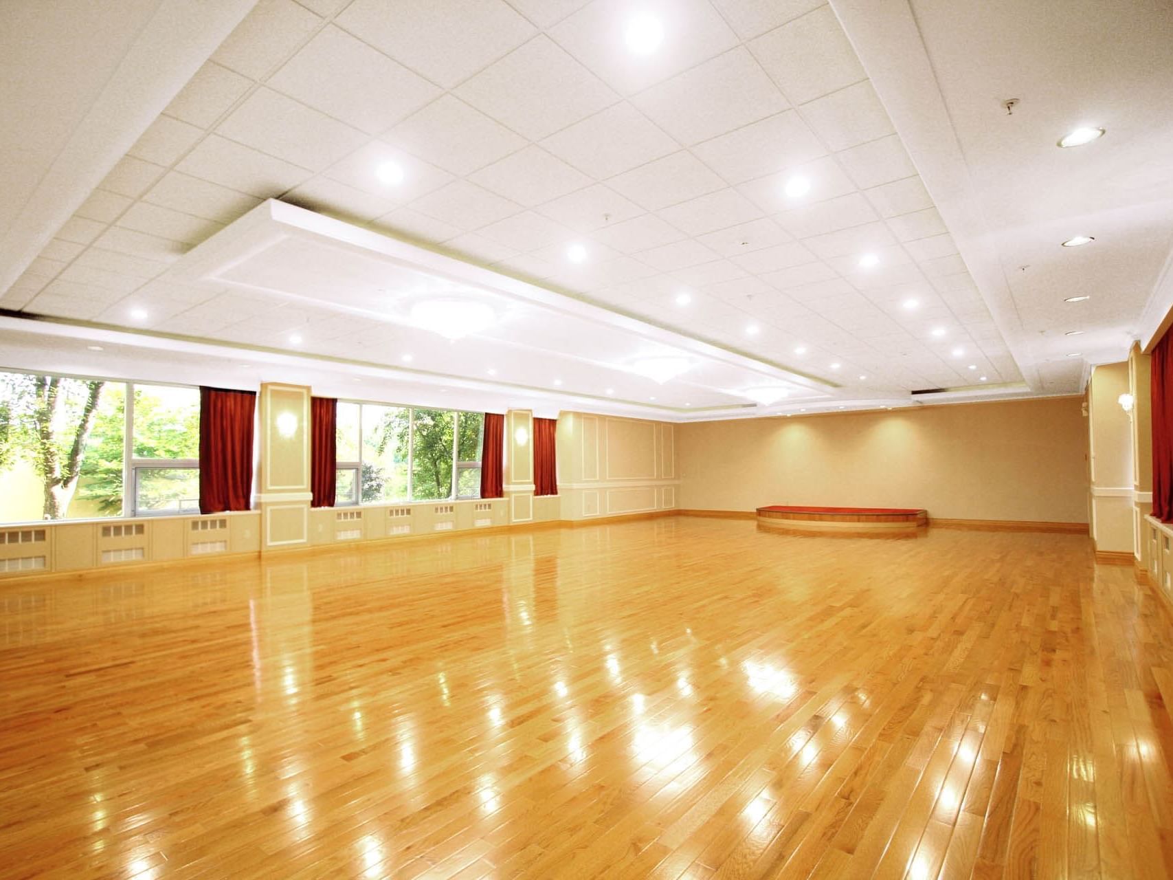 Interior of Solarium Hall with small stage at Honor’s Haven