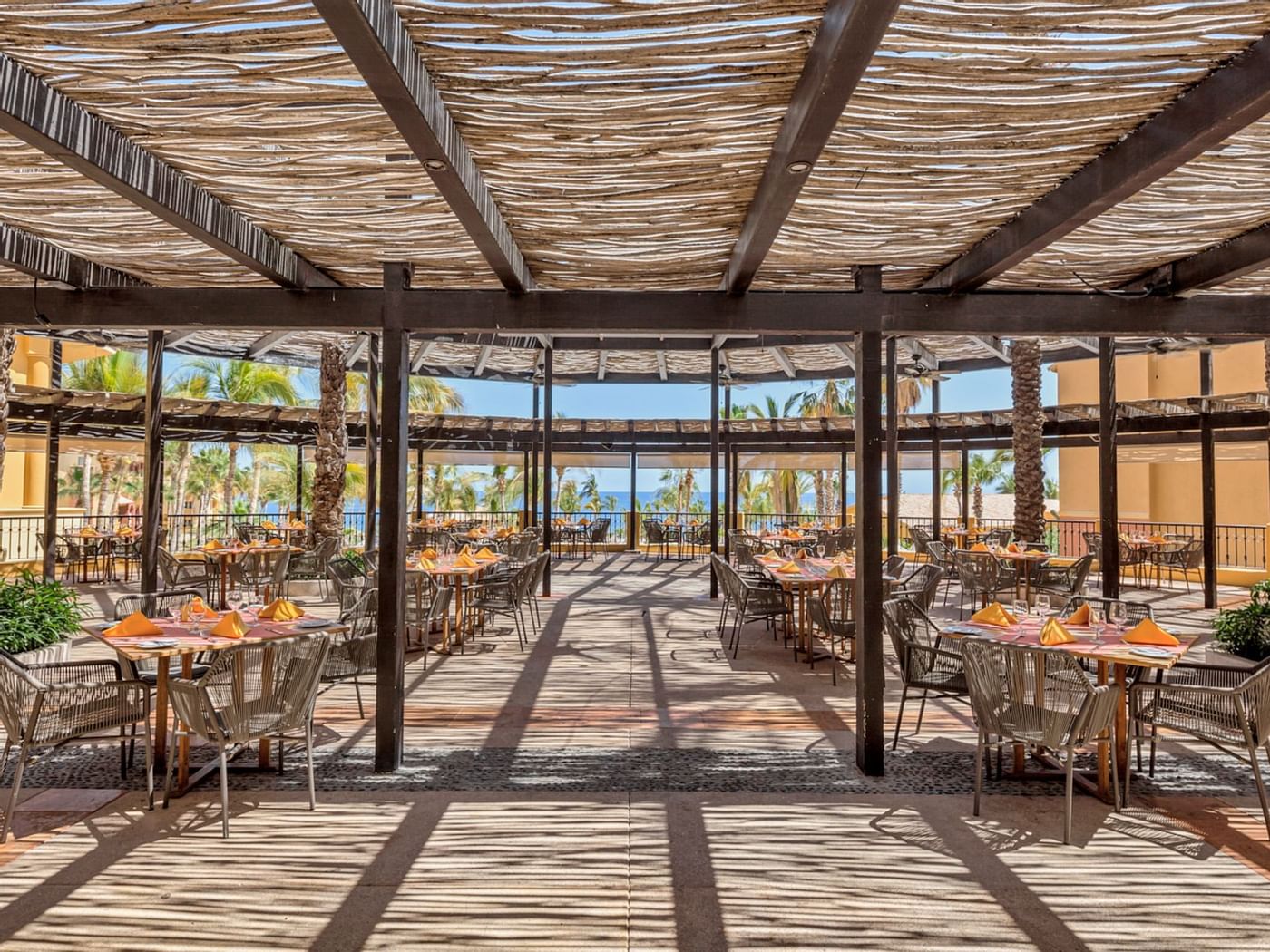 Open air dining area in Vina Del Mar at Grand Fiesta Americana