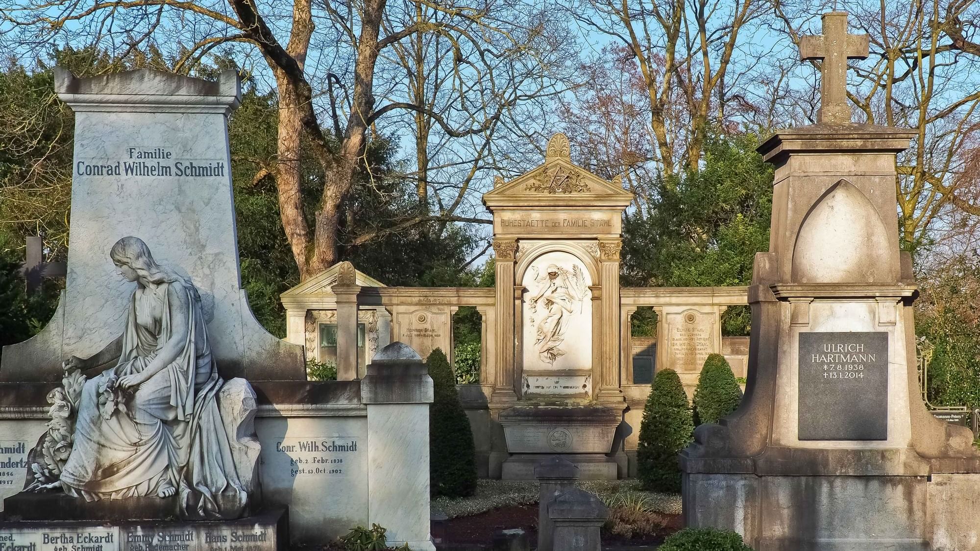 Monuments in Pere Lachaise  graveside near Originals Hotels