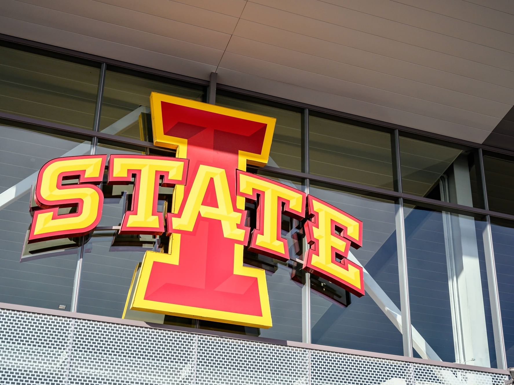 Cyclone Athletics, State sign near Gateway Hotel Ames