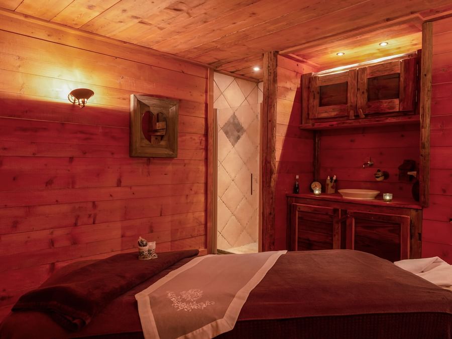 Sauna room at Chalet-Hotel Le Labrador