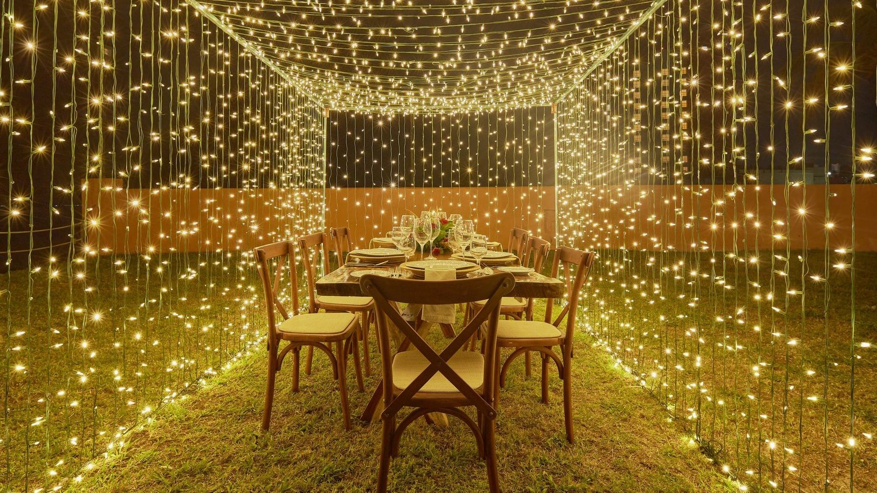 Dining table with lights at Grand Fiesta Americana Veracruz