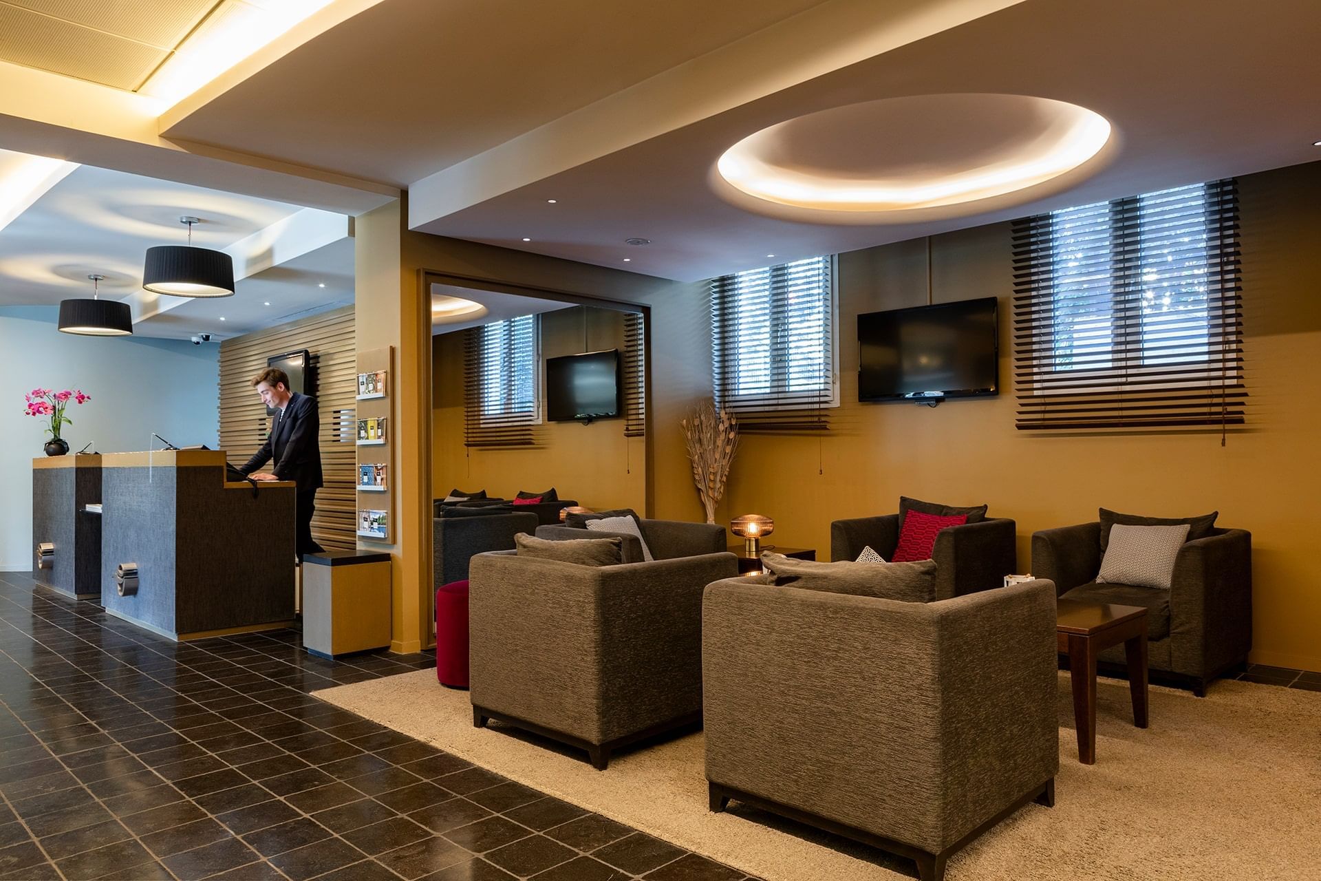 Intérieur du hall et de la réception à l'Escale Oceania Aix-en-Provence