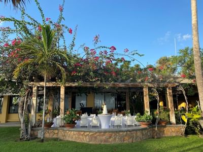 Wedding dining setup in La Pérgola at Copamarina Weddings