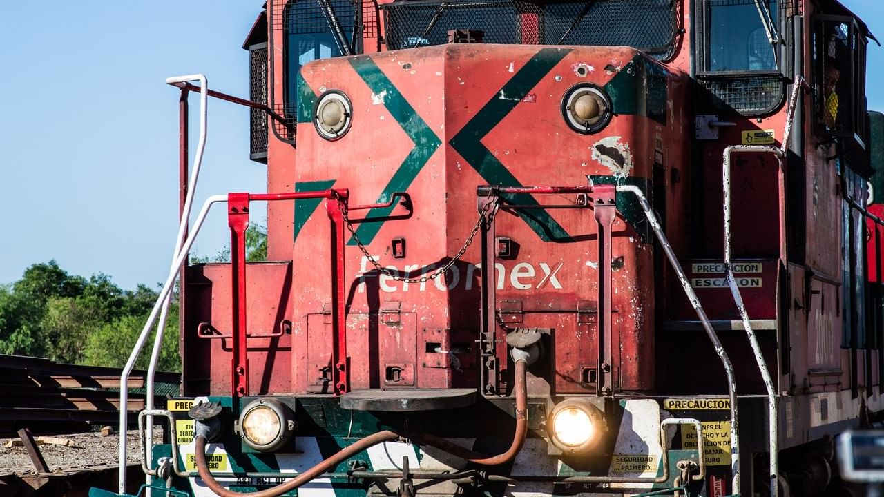Close-up of a train engine at One Chihuahua Fashion Mall