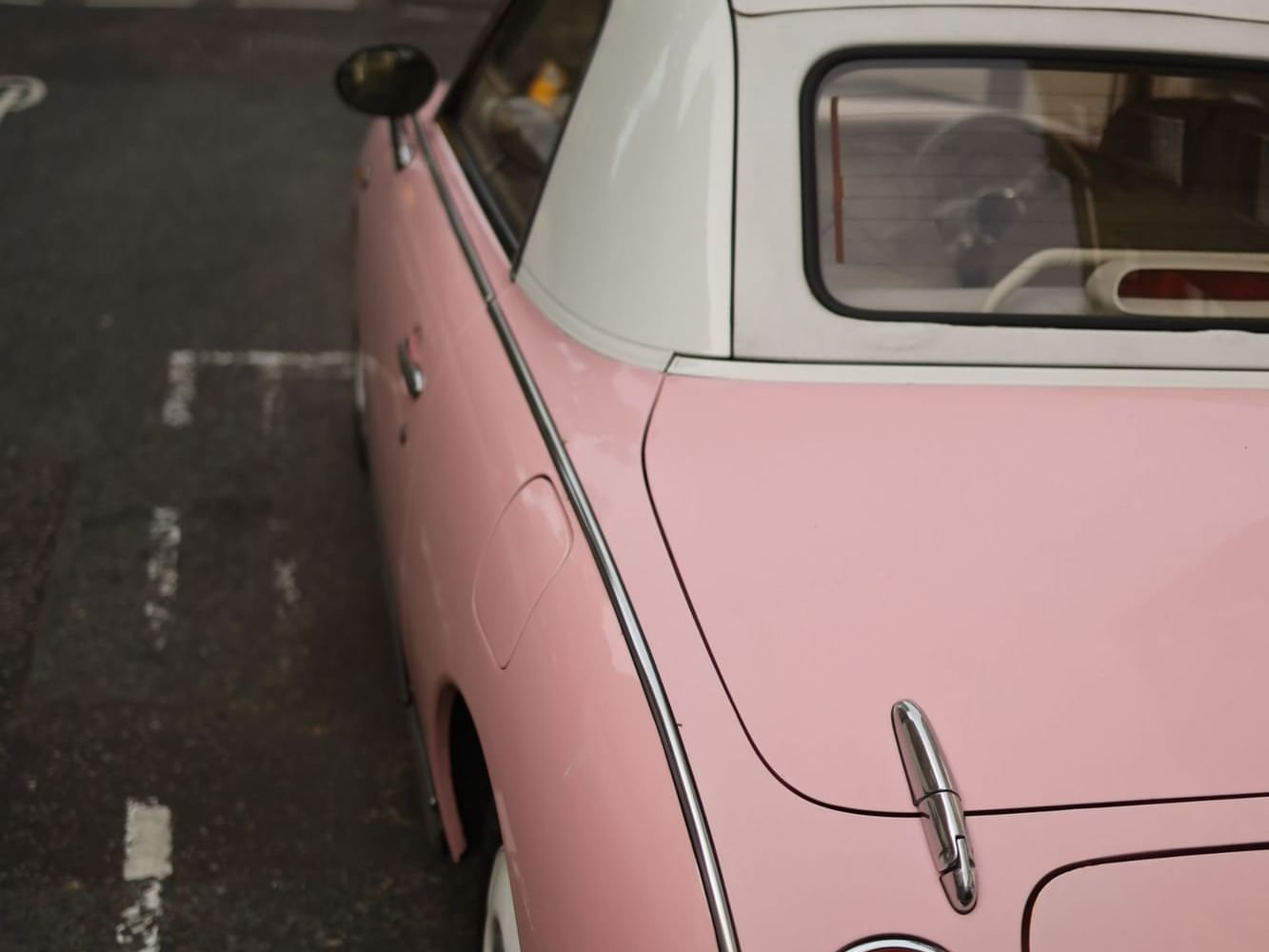 Classic pink car in a parking slot at Honeyrose Hotel