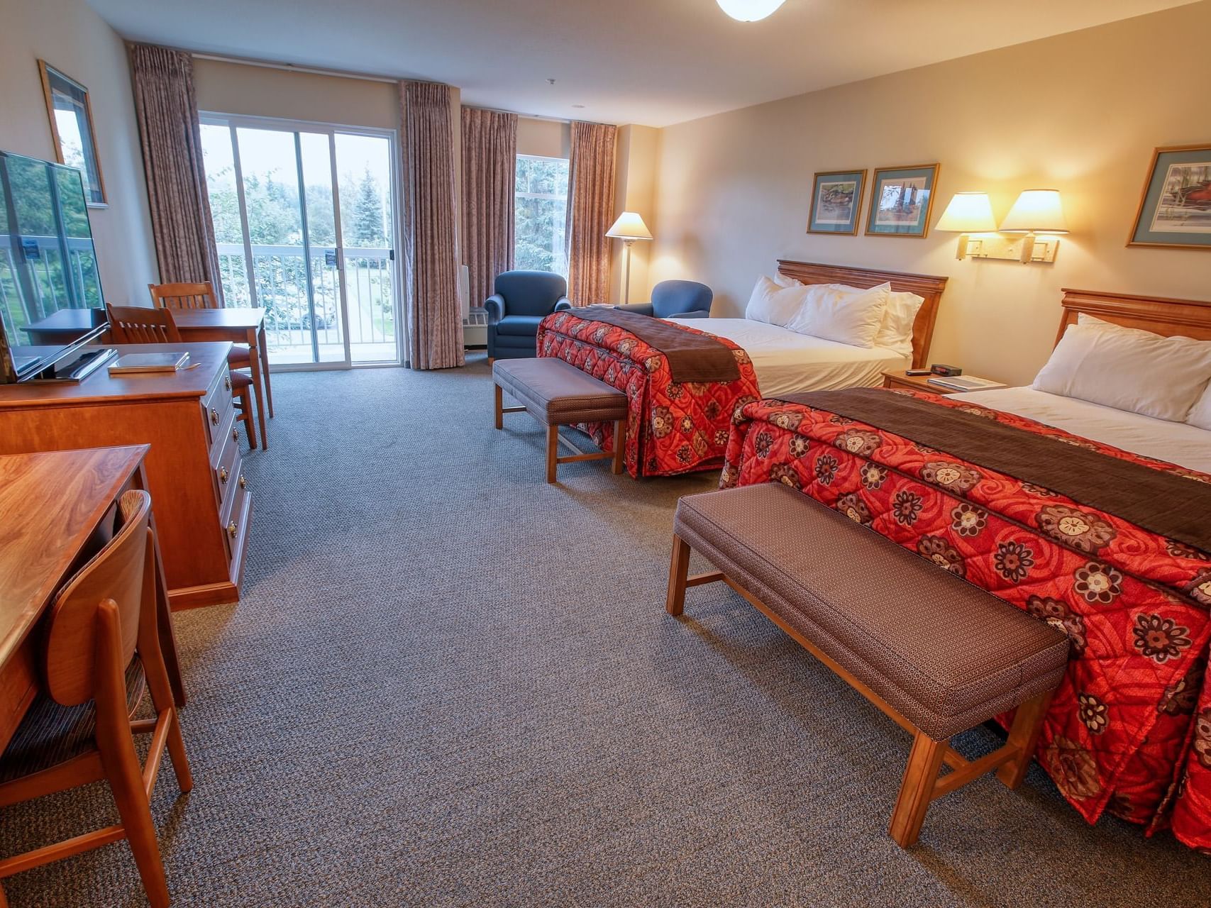 Bed area view of Double Queen room at Bear Lodge 