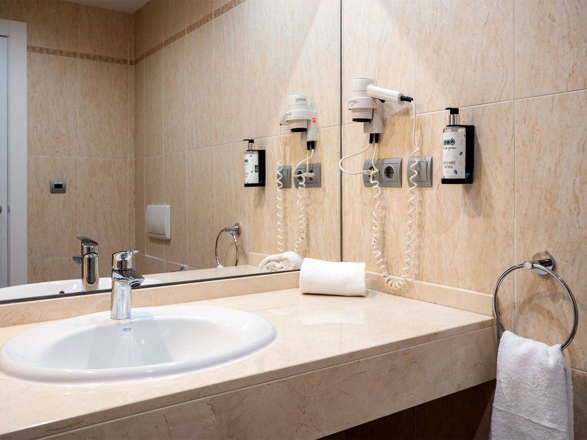 Standard rooms with a pool view at Ponient Pirámide Salou