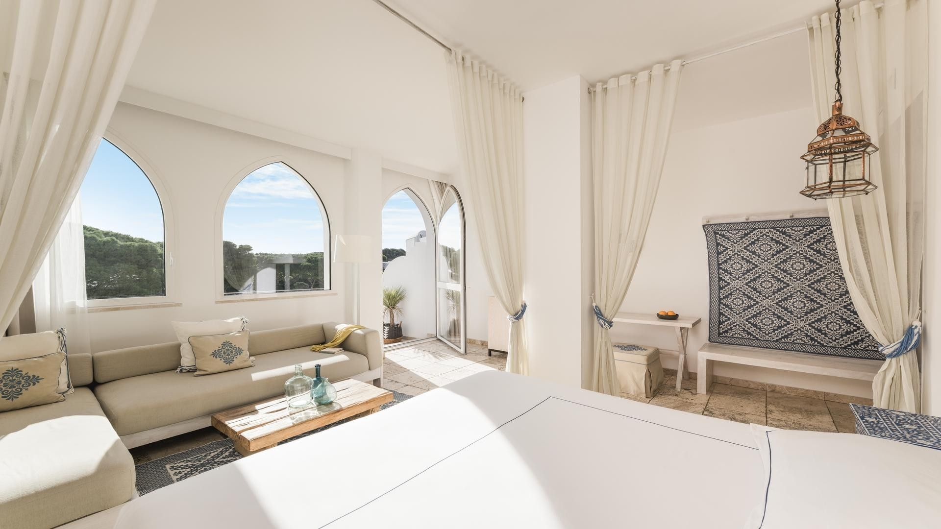 Suite Junior con vista sul parco presso il Falkensteiner Resort Capo Boi a Villasimius.