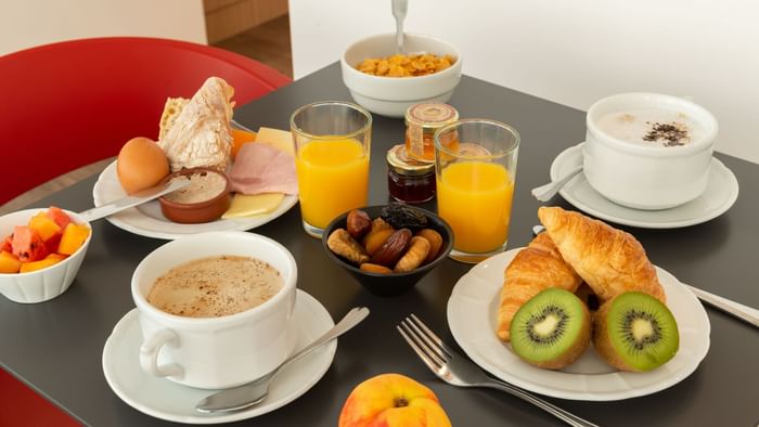 Warm breakfast served at Hotel chantecler