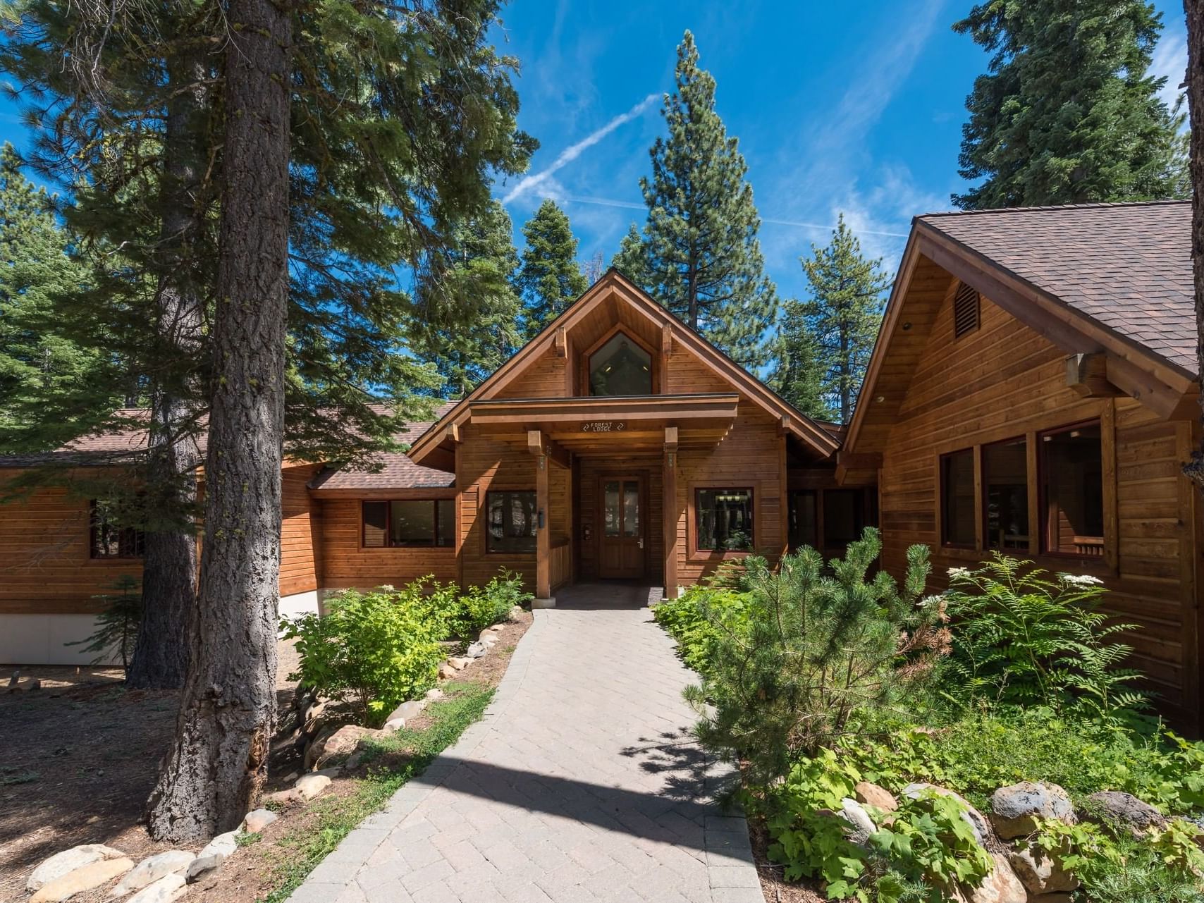 Exterior of the entrance of Forest Lodge at Granlibakken Tahoe