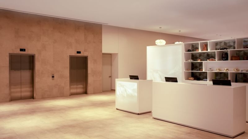 112896478_Lobby_8666x5777_result