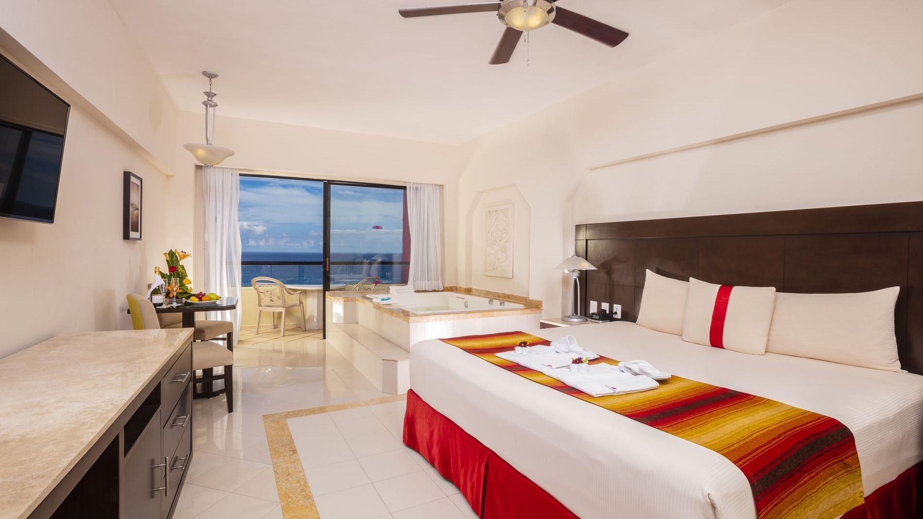 Crown Club | Crown Paradise Club Cancun All Inclusive Resort