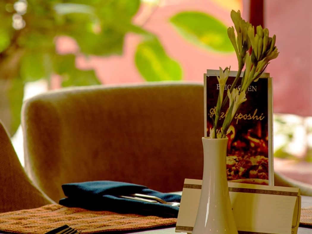 Closeup of table in Rakaposhi at Faisalabad Serena Hotel