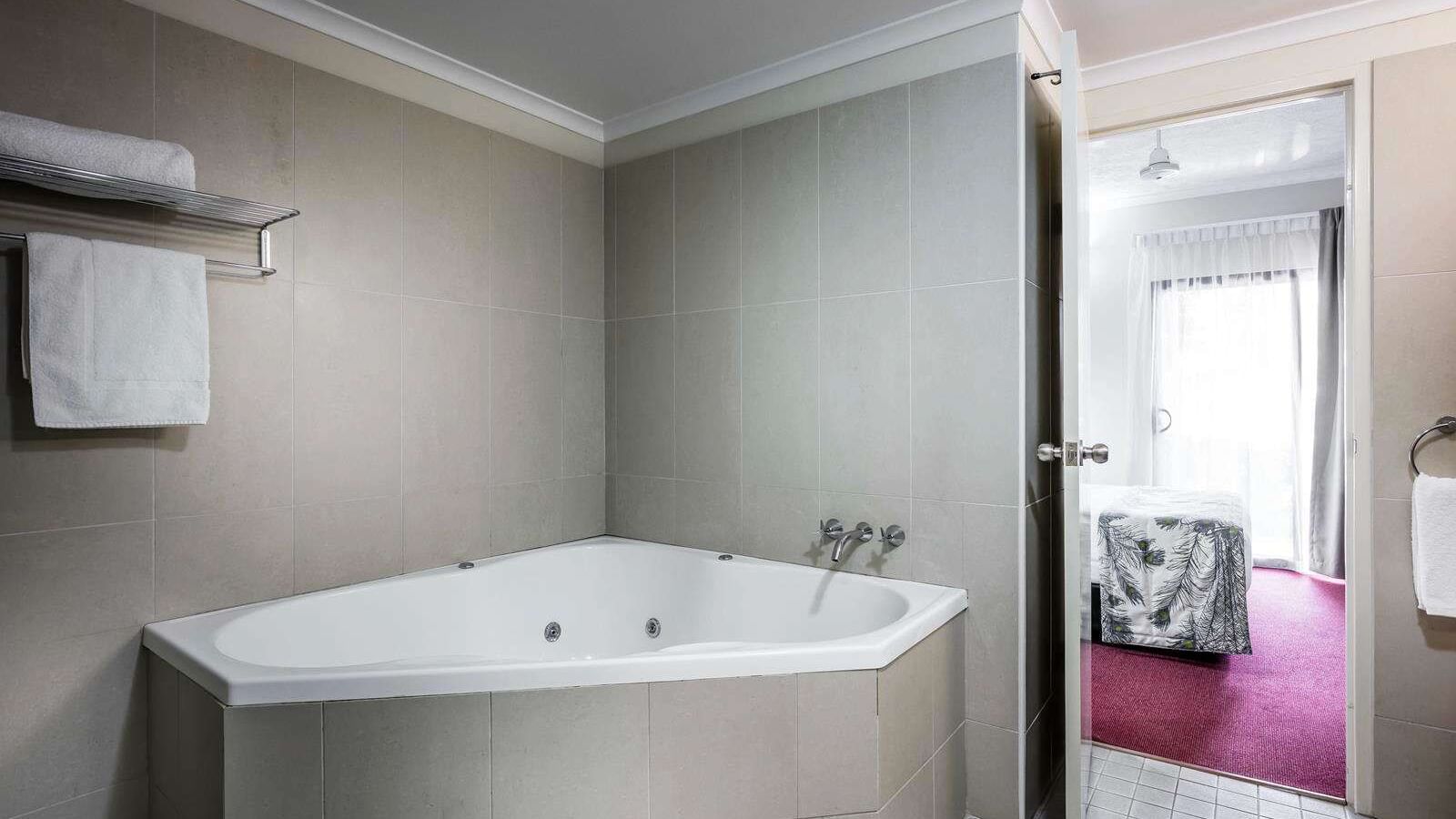 Bathtub in Superior Spa room at Novotel Darwin Airport