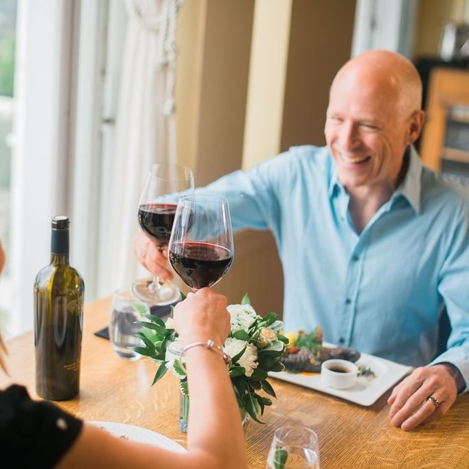 A couple toasting red wine at Hotel Eldorado