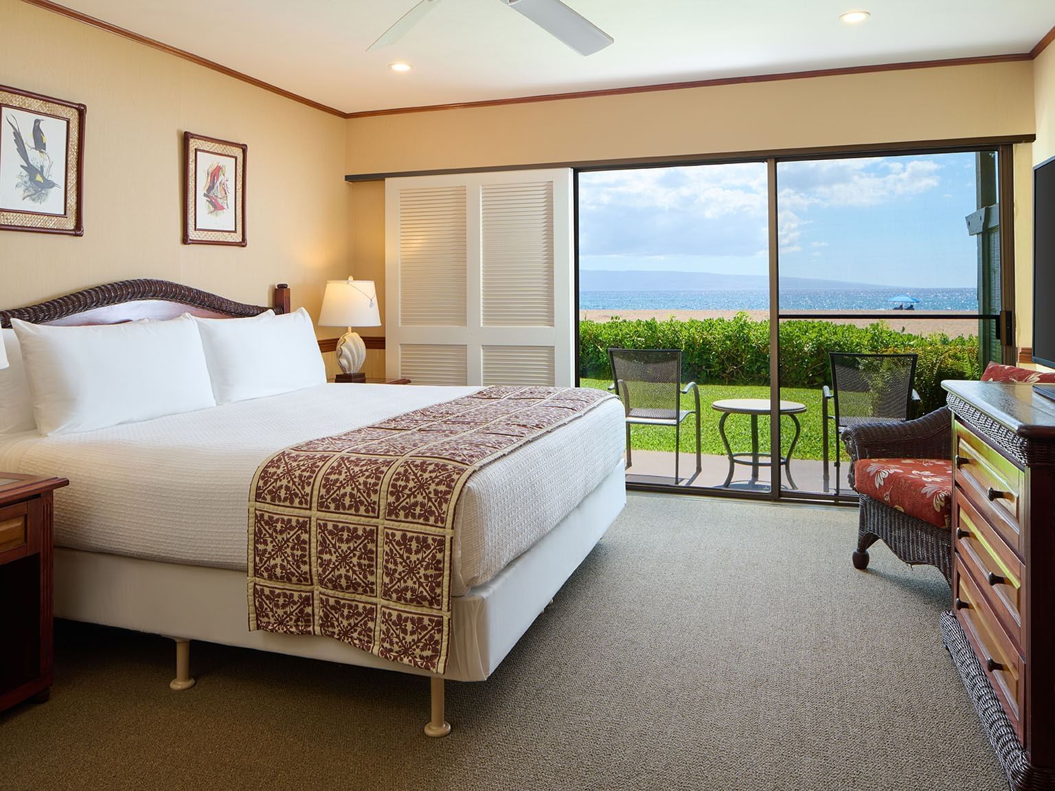 Traditional Oceanfront King Bed