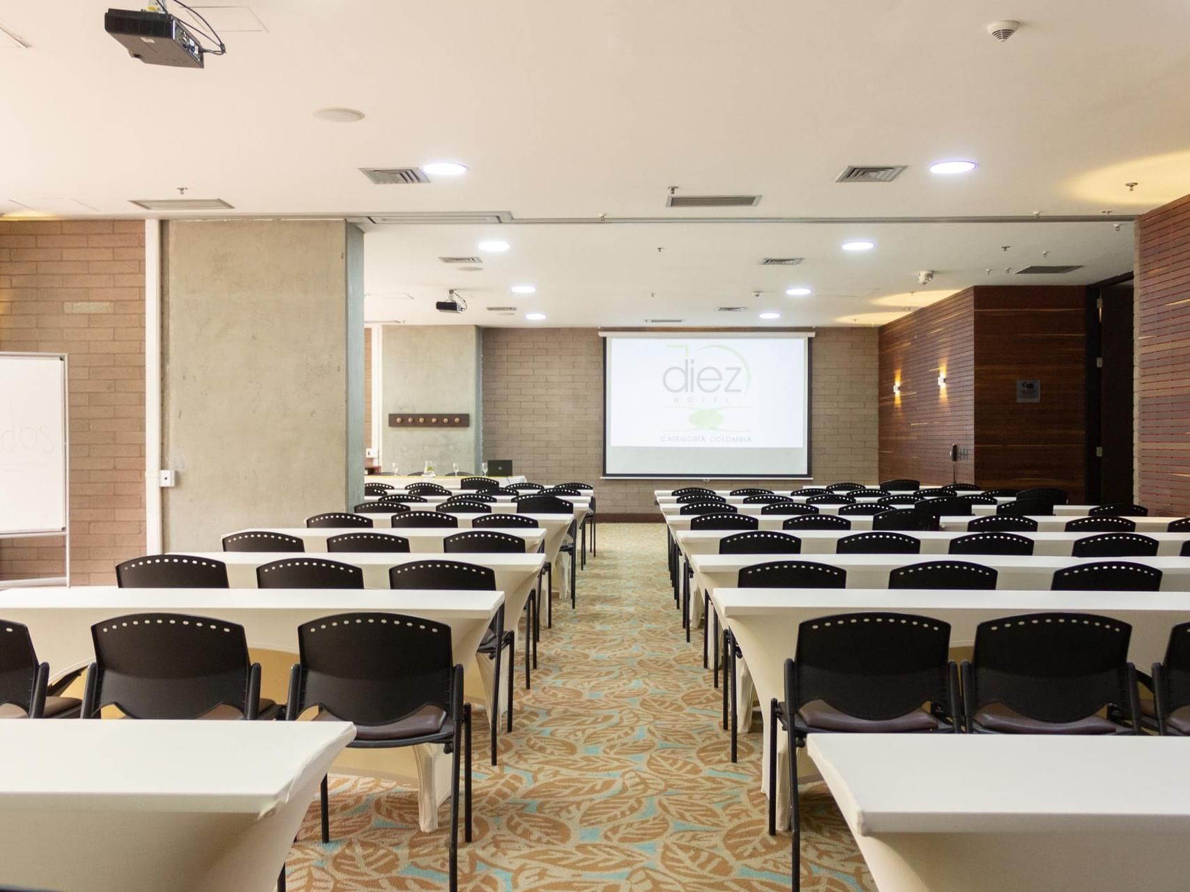 Class-room set-up in Grand Salon Amazonas Diez Hotel Categoría