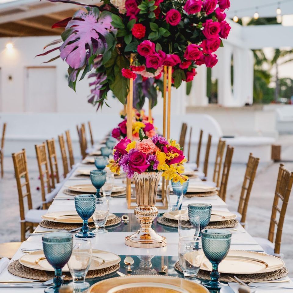 Floral table decorations outdoors at Playa Blanca Beach Resort
