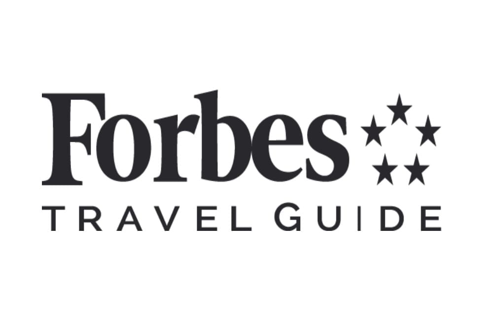 Logotipo de la guía de viajes Forbes utilizado en Live Aqua Resorts y Residence Club