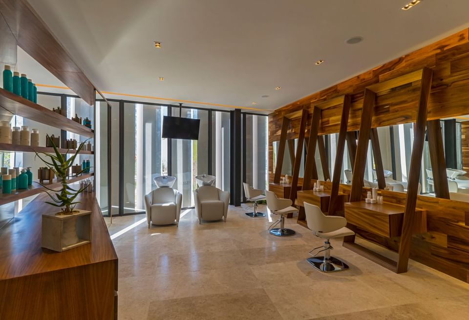 Salón con cosmética en Ojo de Liebre Spa, Club at Solaz